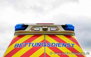 Auto gerät von B30 und überschlägt sich – Fahrer stirbt