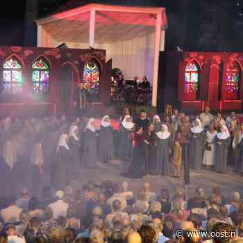 Bekijk hier de foto's van theaterspektakel Ridders en Juffers