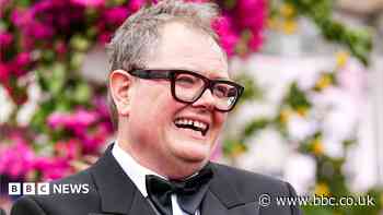 Alan Carr doesn't want them, do you? Contents of comedian's castle to be sold