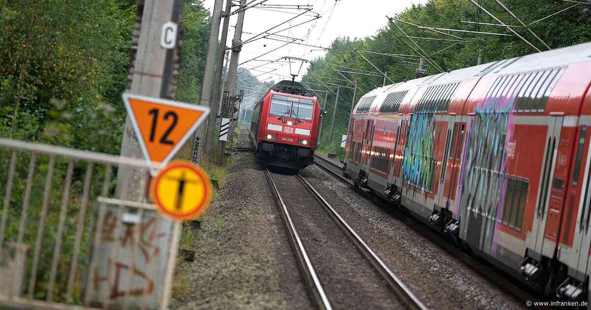 Hitze behindert Bahnverkehr in Franken - Verspätungen und Sperrungen