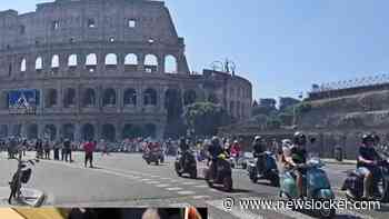 Beelden: 25.000 Vespa's rijden door hartje Rome