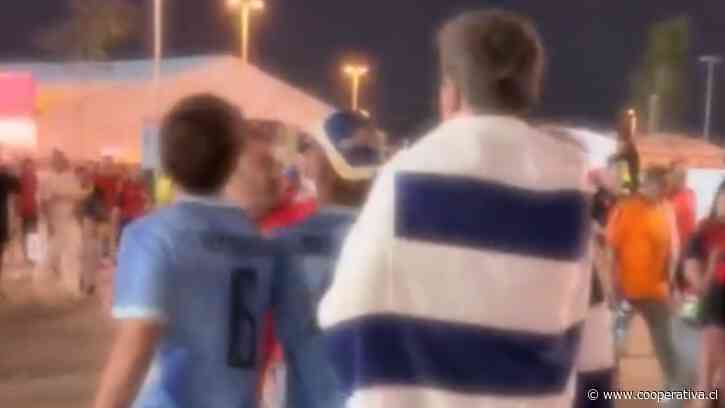Hinchas uruguayos protagonizaron peleas fuera de estadio tras eliminación del Mundial