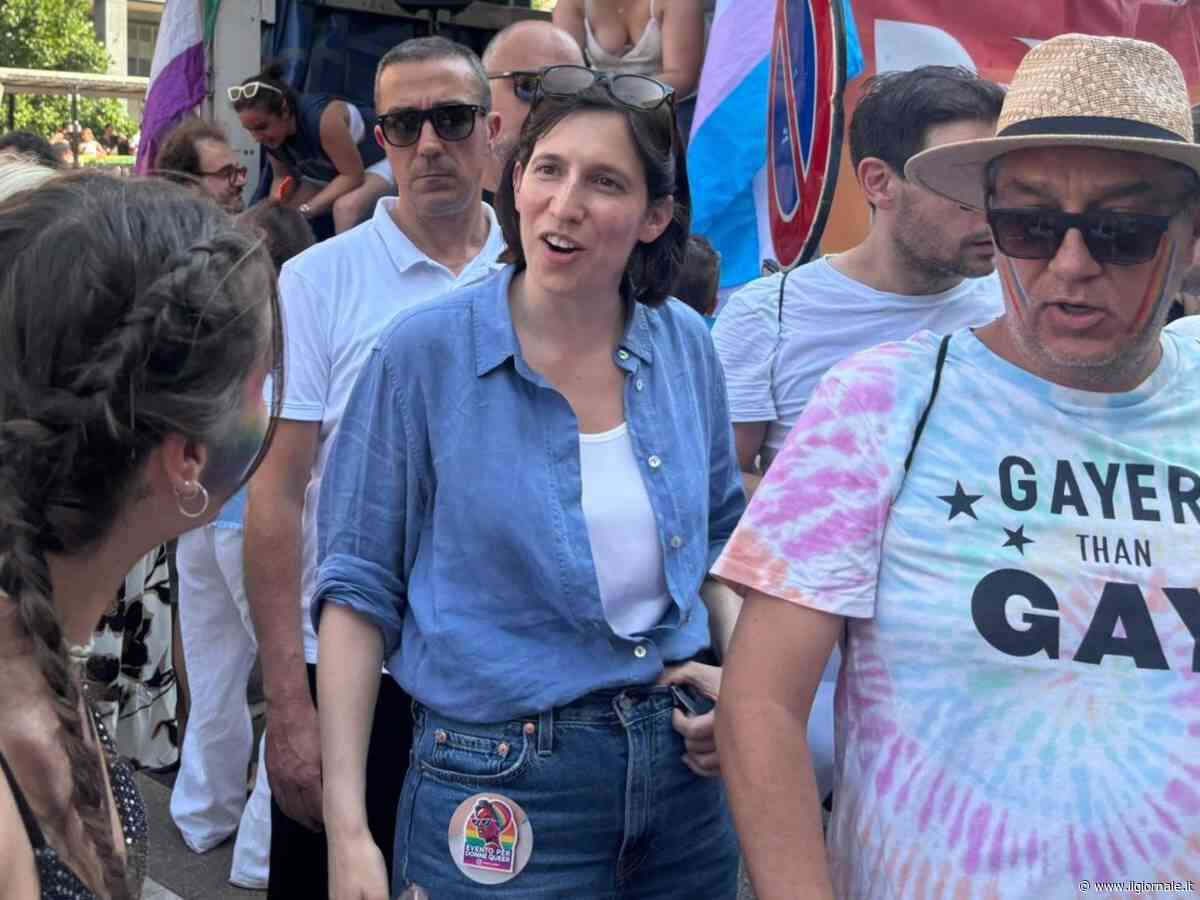 Milano Pride, a sorpresa si presenta anche Elly Schlein che attacca il governo