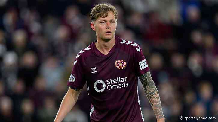 Oxford bring in former Hearts defender Kent