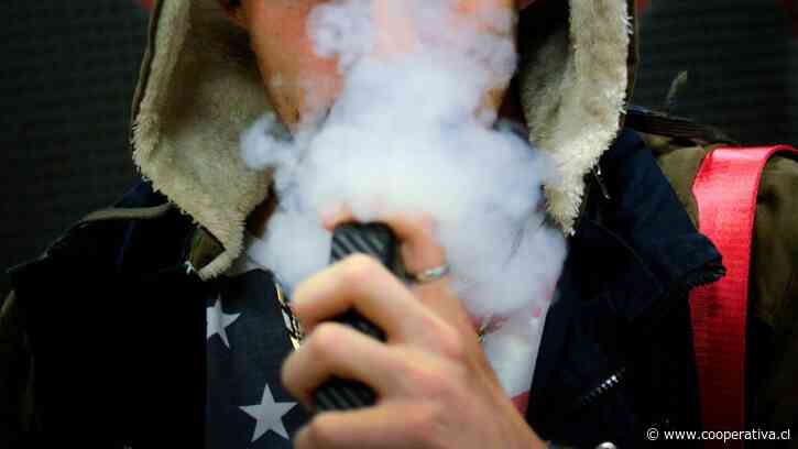 Expertos urgen que se iguale el impuesto de vapeadores a los cigarrillos tradicionales
