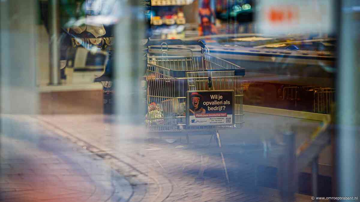 Supermarkt ontruimd door koellekkage, klanten laten volle karren achter