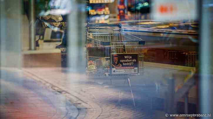 Supermarkt ontruimd door koellekkage, klanten laten volle karren achter