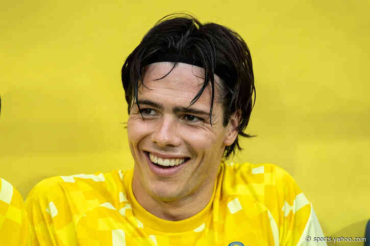 Leeds United Eyeing 1.97 Metres Tall Goalkeeper: Why Farke Must Land The Player?