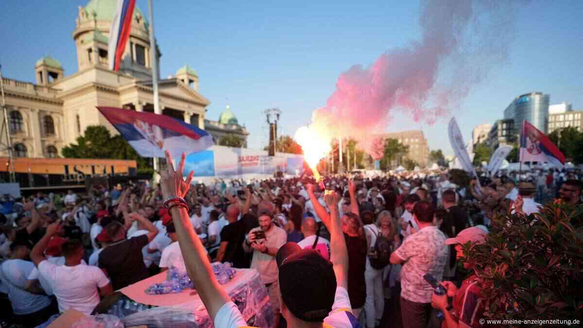 Serbiens Präsident Vucic kündigt taktischen Rücktritt an