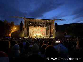 Review: Wilco, Billy Bragg bring ‘Mermaid Avenue’ to the stage