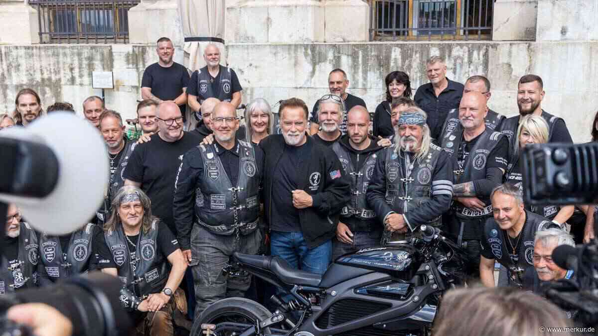 Arnold Schwarzenegger signiert Harley-Davidson der Jesus-Biker – Motorrad wird versteigert