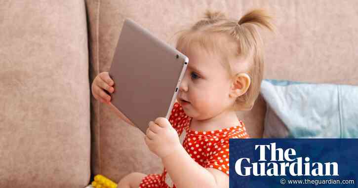 Screen time can damage under-twos’ development, landmark study suggests