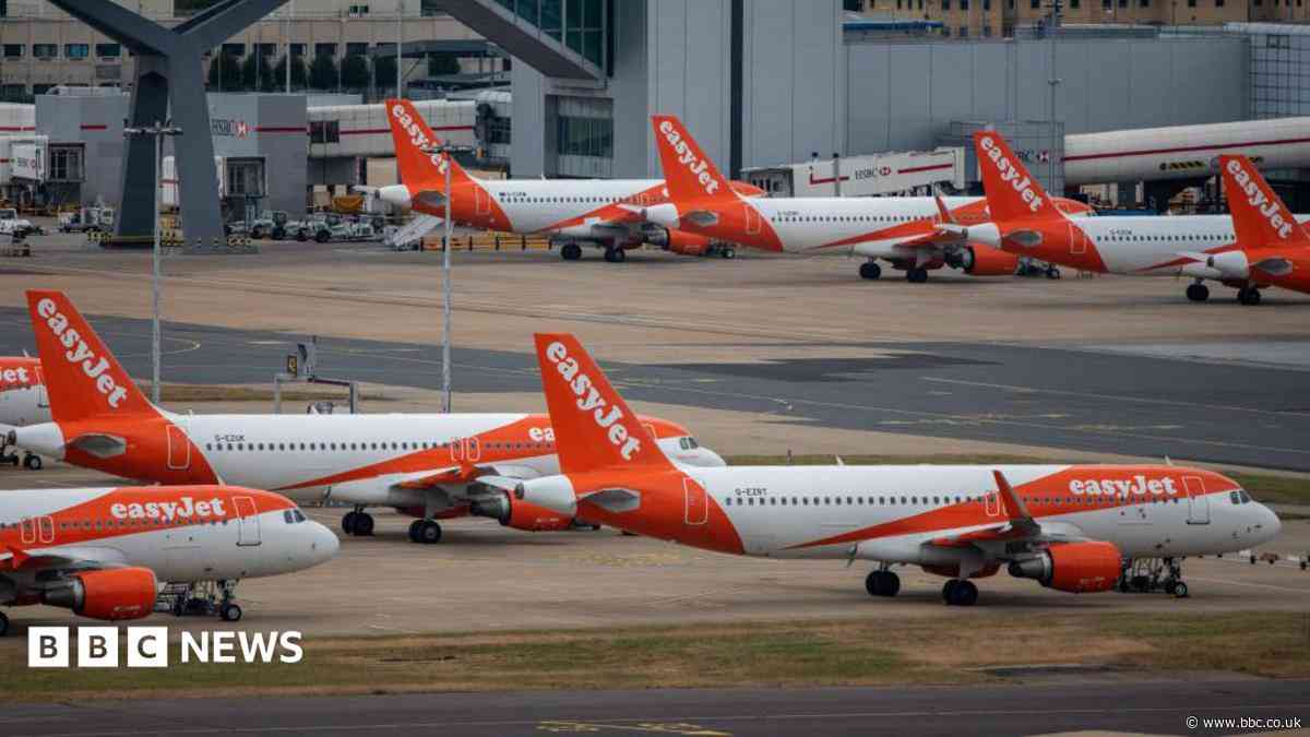 Thunderstorms delay hundreds of Heathrow and Gatwick flights
