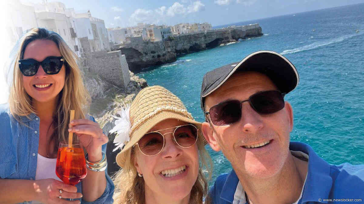 Corine (55) werd smoorverliefd tijdens eenoudervakantie: ’Had niet verwacht dat het me zó zou overvallen’