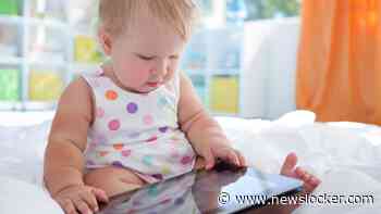 Schermtijd baby’s gevaarlijk? Onderzoekers waarschuwen