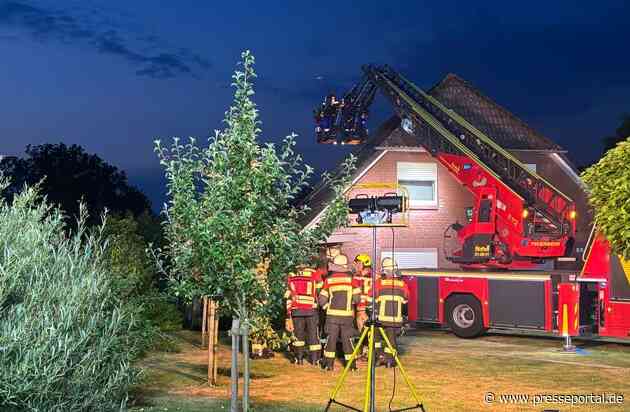 FW-ROW: Feuer im Dachstuhl - Feuerwehr verhindert Schlimmeres