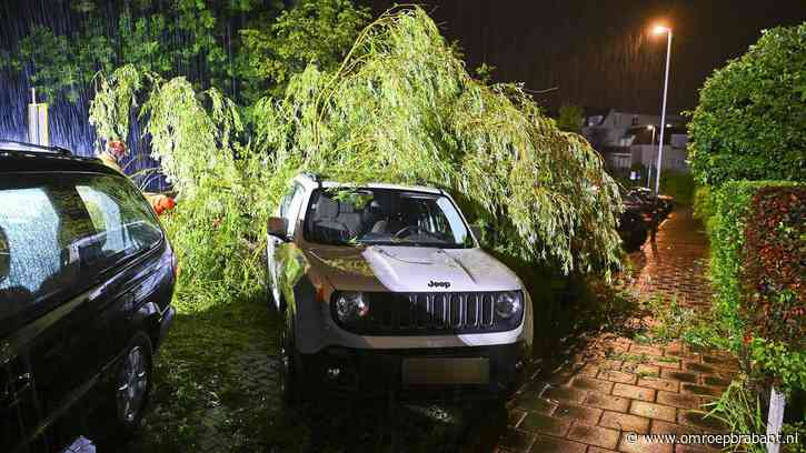 Zware onweersbuien teisteren Brabant: woningbranden en stormschade