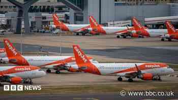 Thunderstorms delay hundreds of Heathrow and Gatwick flights