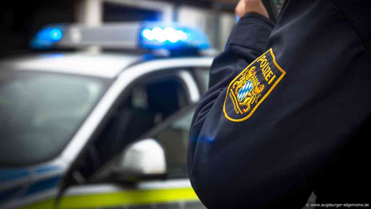 Auto beschädigt: Fahrer bekommt Nachricht während des Einkaufens aufs Handy