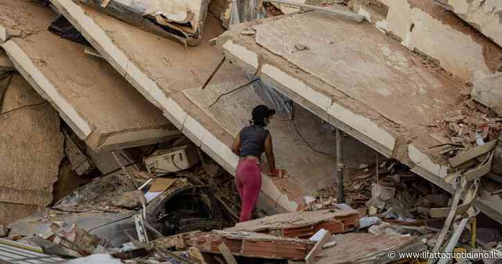 Venezuela, estratto vivo un bimbo di 11 anni. Msf: “La Guaira sembra una zona di guerra”