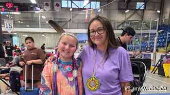 Sitansisk First Nation kids get ready for the powwow trail with dance lessons