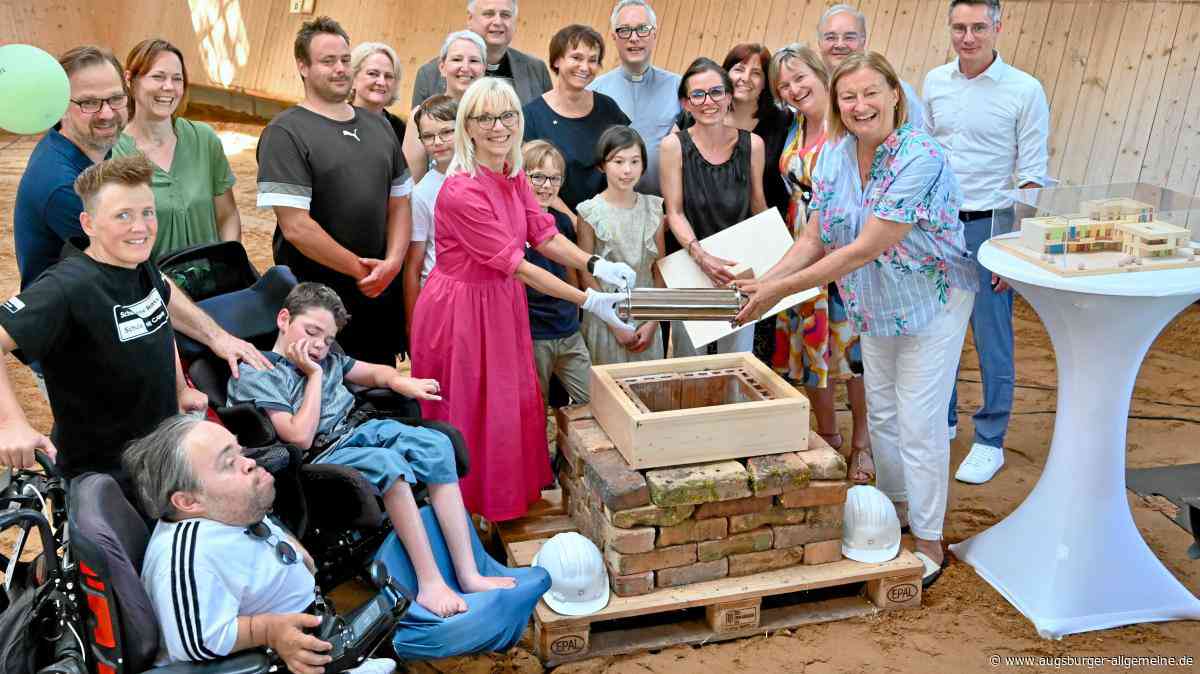Hospiz für schwerkranke Kinder: Bunter Kreis feiert Grundsteinlegung für Brückenhaus in Stadtbergen