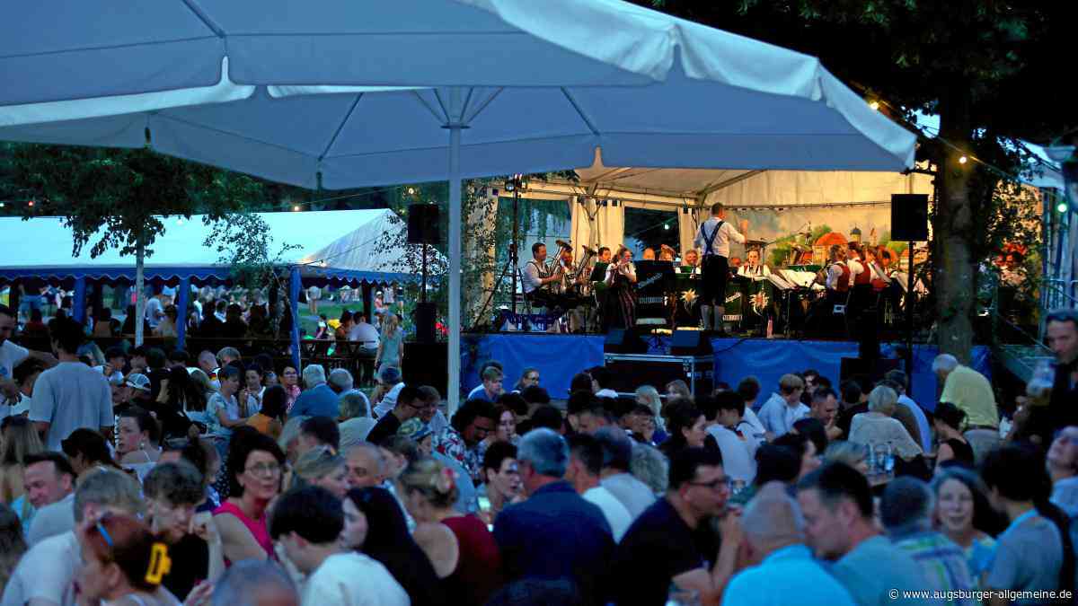 Beim Dorffest in Reutti wird in der Sommerhitze drei Tage lang gefeiert