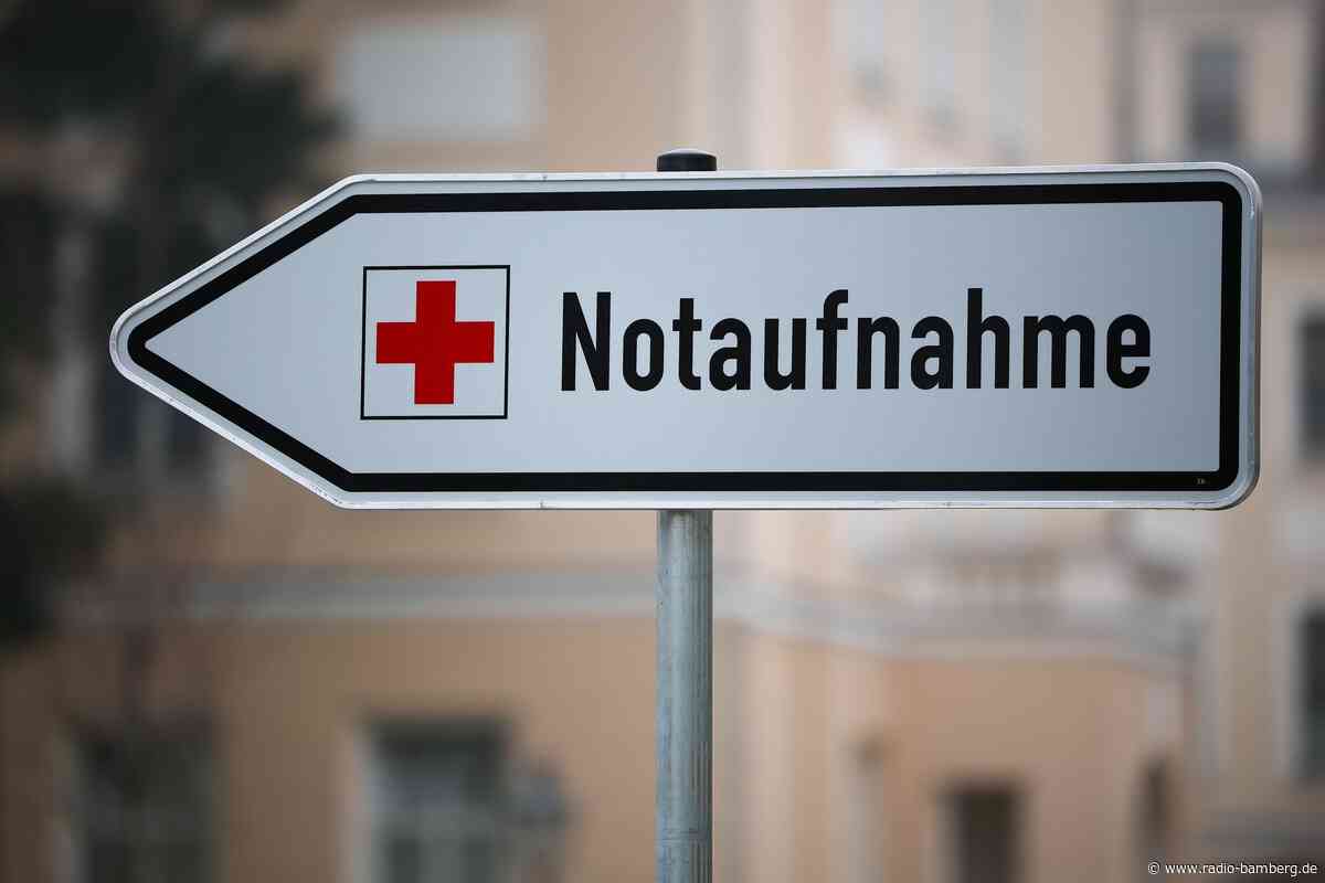 Kleinkind stürzt aus Fenster im zweiten Stock
