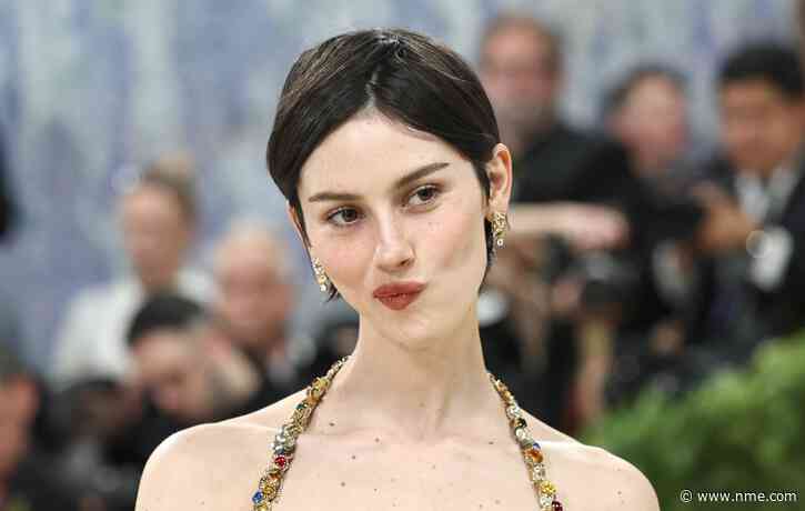 Gracie Abrams addresses “nepo baby” discourse: “I had a safety net”