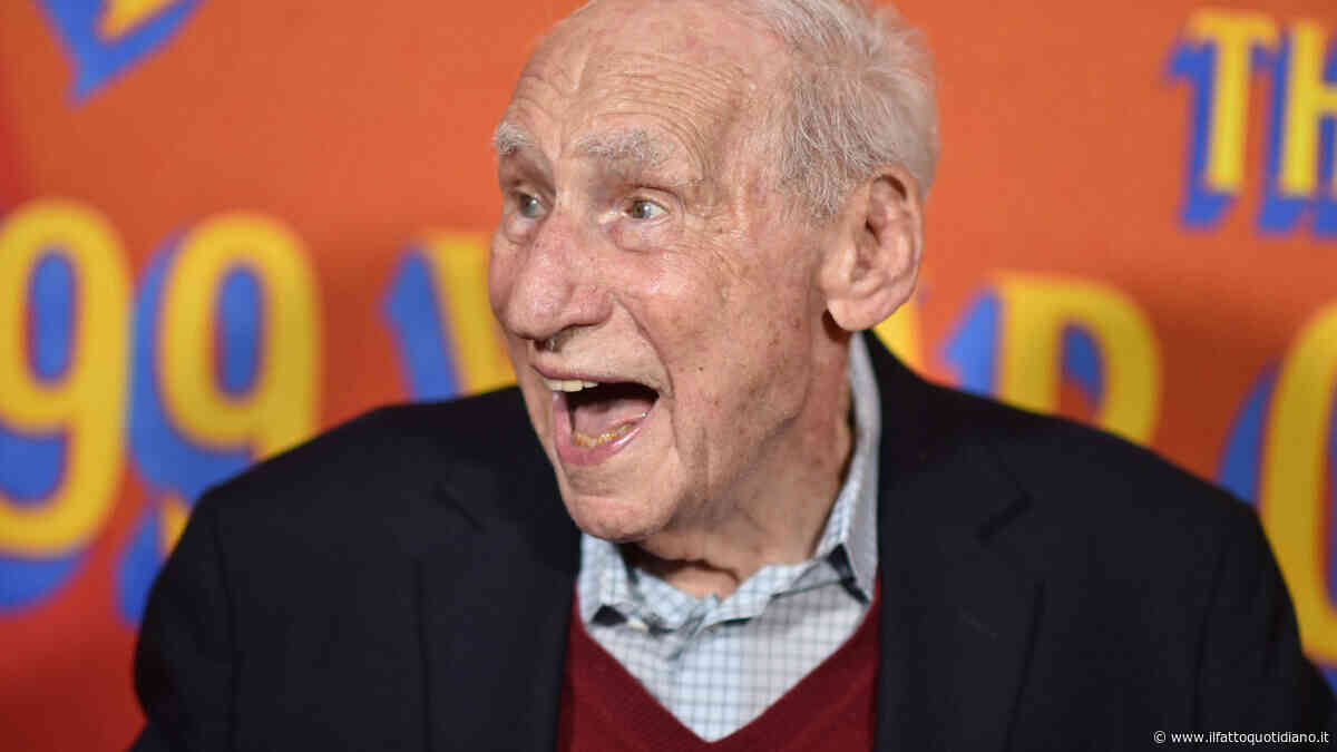 “Ho smesso di pensare alla morte dopo i 60 anni. Mi piace vivere e vorrei farlo il più a lungo possibile”: il re della parodia Mel Brooks compie 100 anni