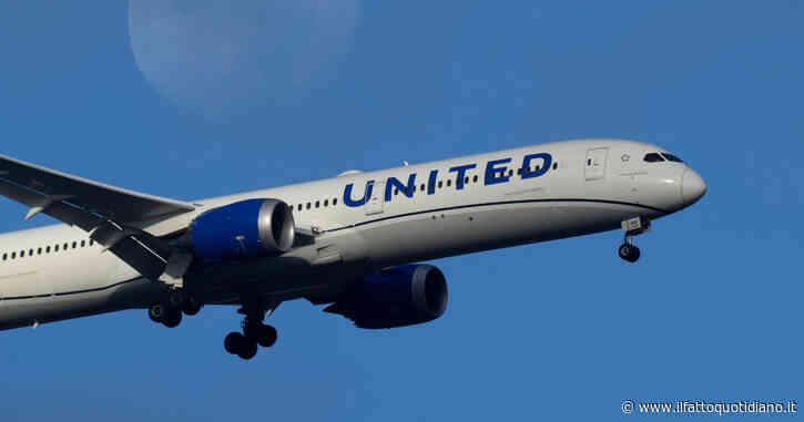 Un volo della United Airlines ha rischiato di colpire un drone. Il pilota rivela: “Era a 30 metri sotto di noi”