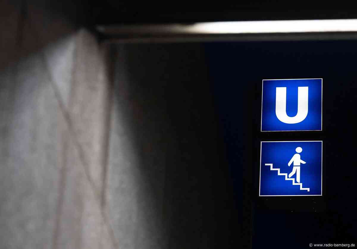 Schwerer Unfall: 41-Jähriger gerät unter anfahrende U-Bahn