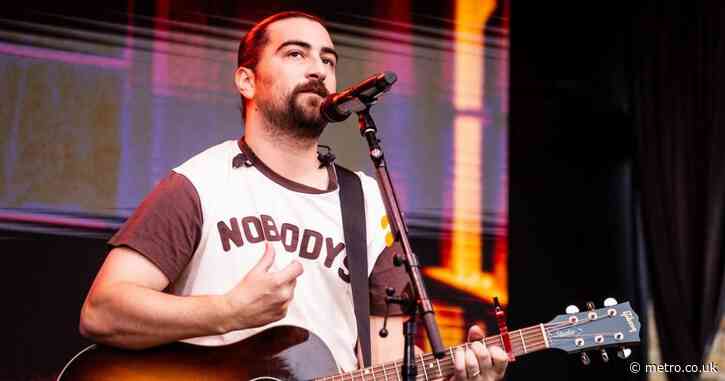 Music star urges fans to ‘just go to the bathroom’ in latest concert nappy criticism