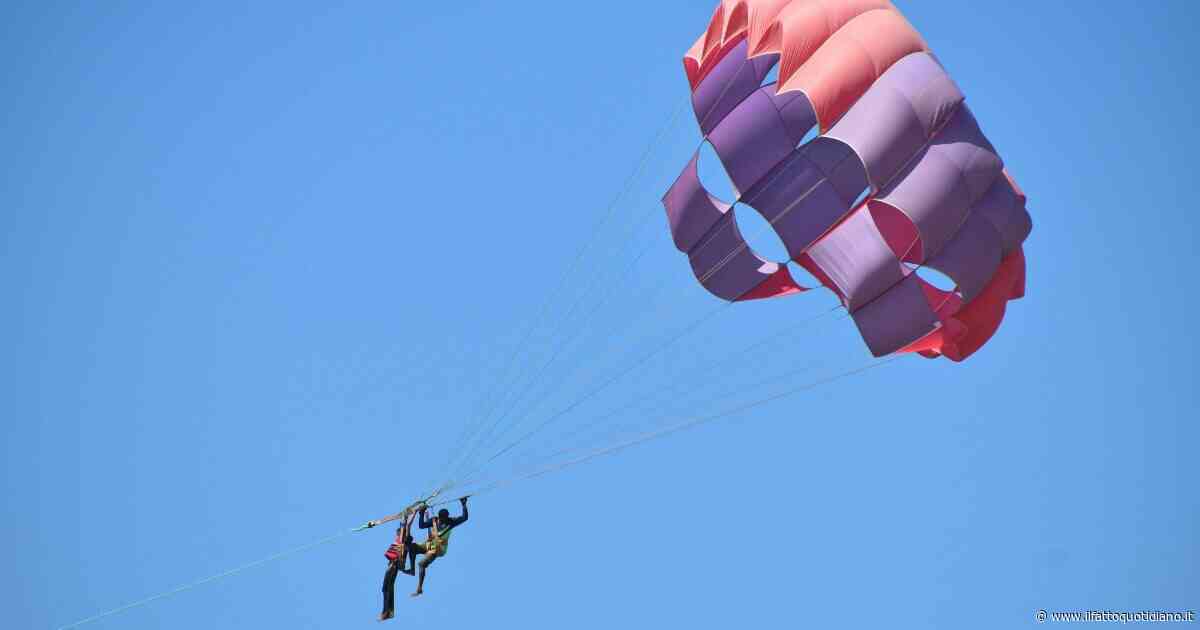 Aereo da turismo con paracadutisti precipita in Francia: “Era un battesimo di volo, 11 vittime”
