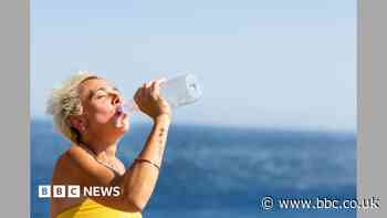 Amber heat alert extended for south east England