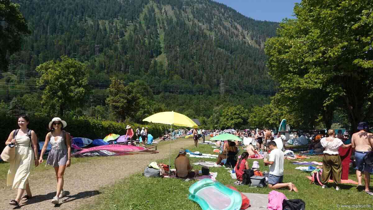 Ansturm auf beliebten Badesee in Oberbayern: Südufer-Straße zweimal wegen Überfüllung gesperrt