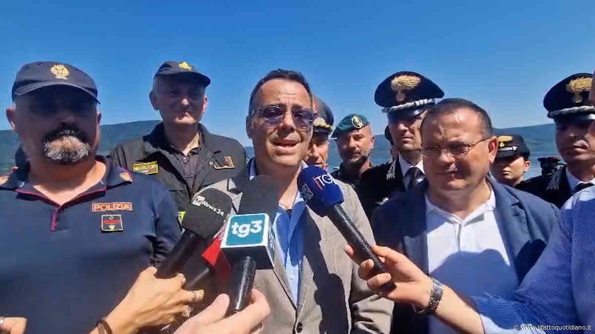 Marito della ministra Roccella disperso nel lago, il prefetto: “Ricerca complessa, visibilità bassa già a pelo dell’acqua”