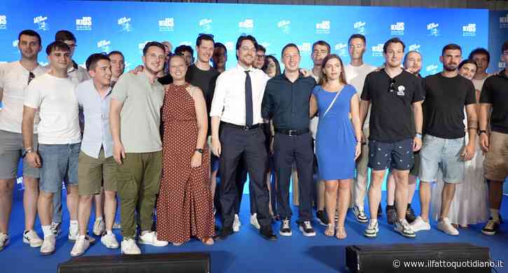 “Vannacci? È l’uomo nuovo come Renzi e Salvini. Da lui slogan, noi rispondiamo coi fatti”. Il videoracconto del raduno dei giovani della Lega, tra l’influencer Giò Urso e il coro col Capitano sulle note di Loretta Goggi