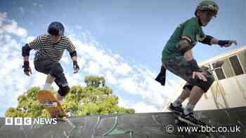 The 'Old Dogs' who skateboard at sunrise