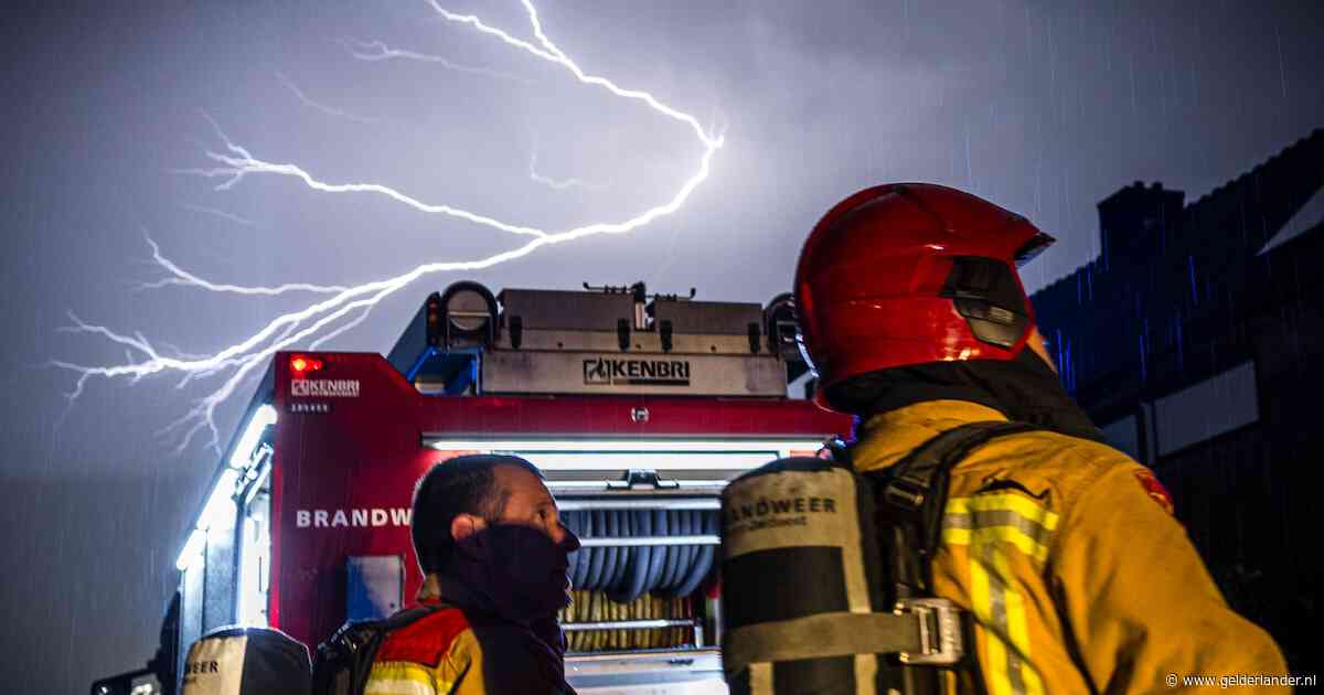 Indrukwekkend veel bliksem geteld tijdens noodweer in Nederland: 301.187 ontladingen
