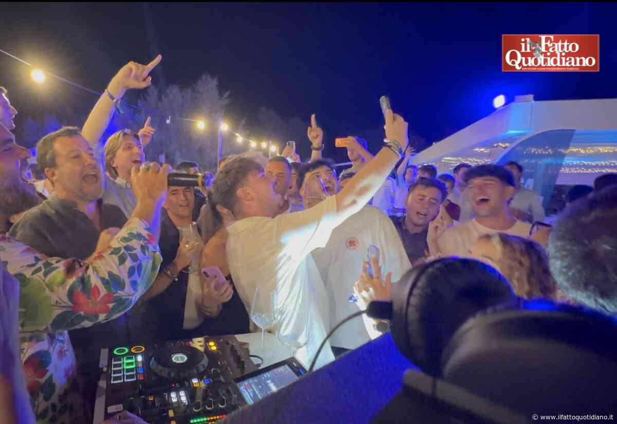 Il ritorno di Matteo Salvini dietro alla consolle in spiaggia in Romagna, sette anni dopo il Papeete. “Vinceremo e la Lega sarà in doppia cifra”. E torna a sognare il Viminale