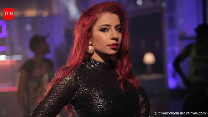 'Dhurandhar' singer Jasmine slammed for arriving 3 hours late for concert, lip sycing at live show