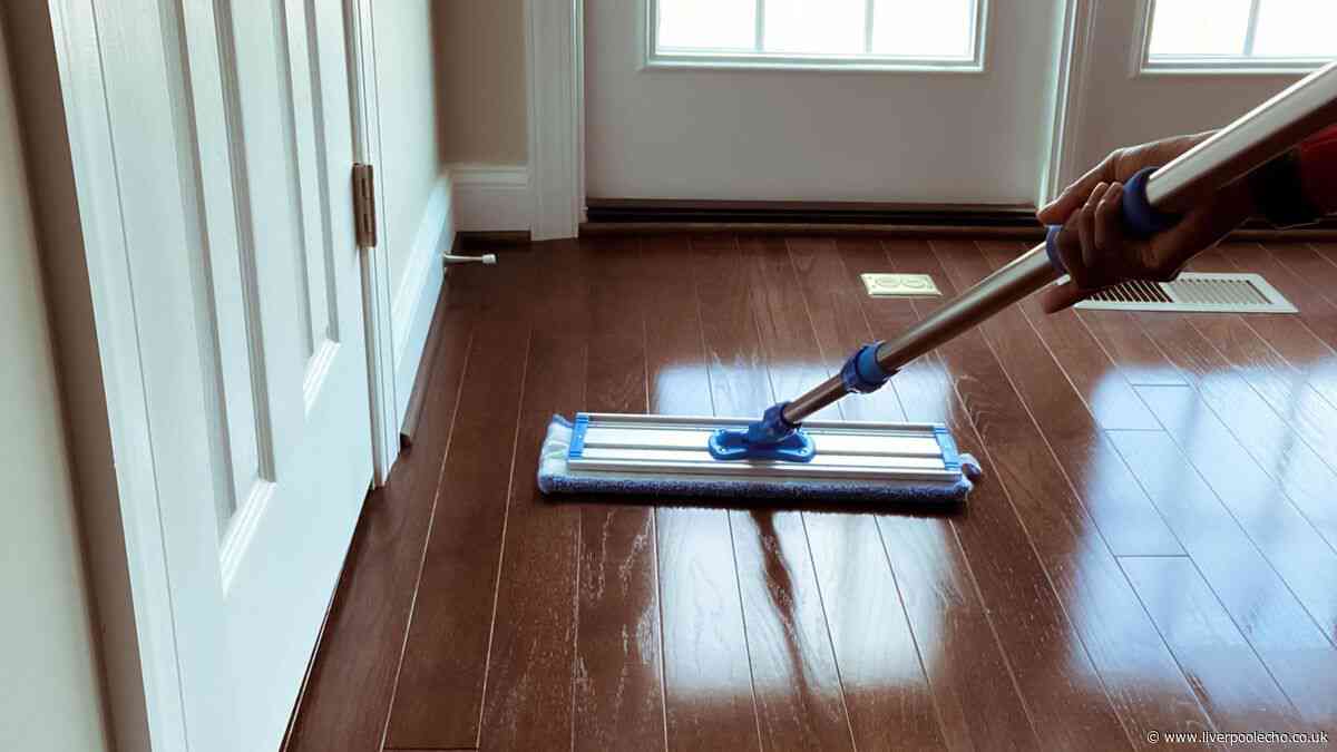 Wooden floors will be dust-free for longer if you use cheap kitchen ingredient