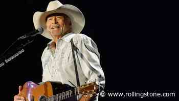 Watch Alan Jackson’s Final Performance of ‘Chattahoochee’ at Farewell Concert