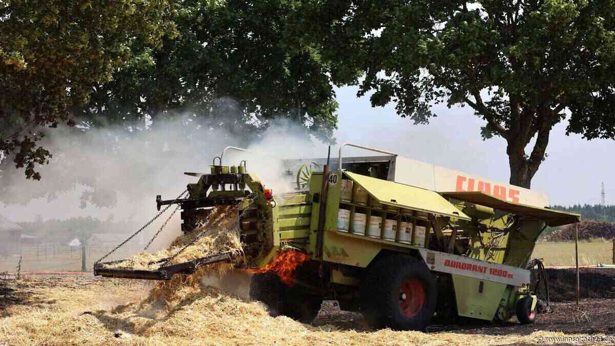 Strohballenpresse in Brand: Flammen breiten sich auf Feld aus - Sperrung der St2550