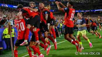 Austria, Algeria trade goals in stoppage time, both advance at World Cup with stunning 3-3 draw