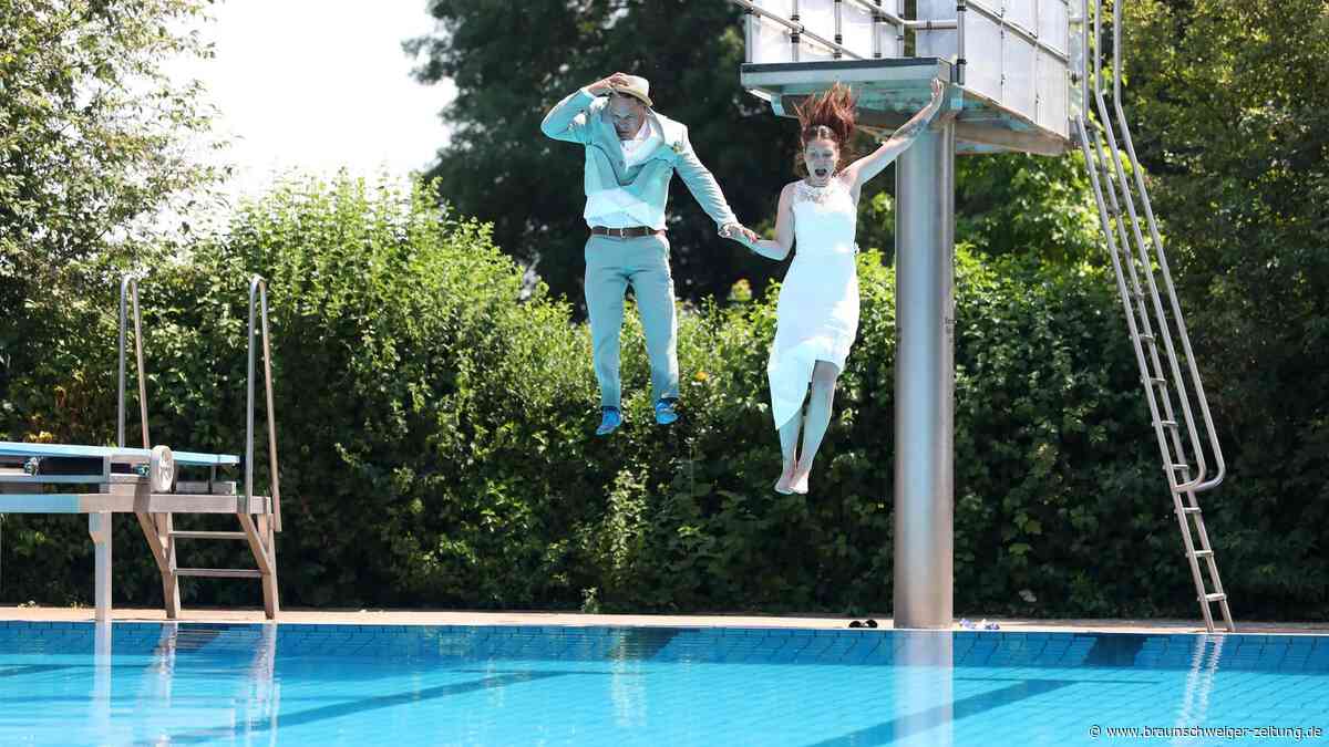 Dettumer Freibad: Nach dem Ja-Wort im Brautkleid vom Dreimeterturm