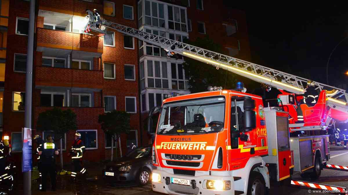 Nächtliches Feuer am Sander Damm in Lohbrügge: Sechs Wohnungen evakuiert