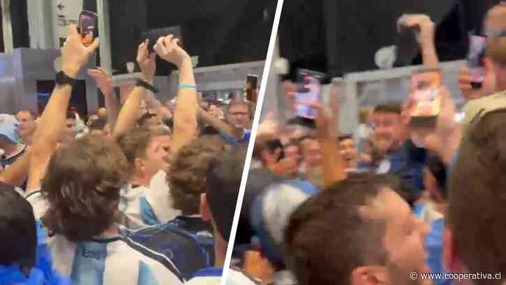 [VIDEO] Se celebró como un título: La búsqueda por hincha argentino que perdió su billetera