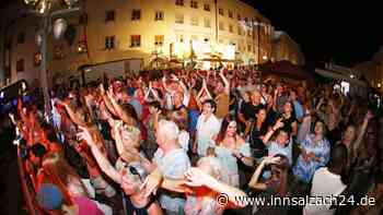 Schweißtreibend, aber die Besucher fanden es cool: Mühldorf feiert ein Hitze-Altstadtfest